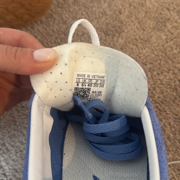 Adidas Blue and White Sneakers 8 - Picture 5 of 5